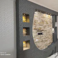 رنگ آمیزی طرح کاغذ دیواری. نقاشی ساختمان