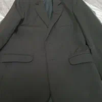 باسلام یک دست کت شلوار به رنگ سیاه ش ۴۰هست و تش