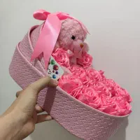 گل برای بچه نوزاد زایمان