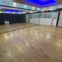 آینه بزرگ و قابدار مخصوص باشگاه