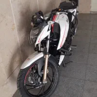 آپاچی ۲۰۰ نیوفیس مدل۱۴۰۴ صفر سفید رنگ شخصی