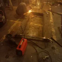 جوشکار و اهنگر سیار در محل شبانه روزی