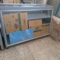ویترین و میز