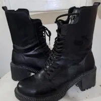 تعدادی کفش در حدنو