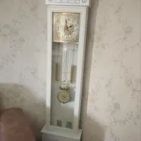 ساعت ایستاده سفید