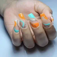 آموزش وخدمات کاشت ناخن