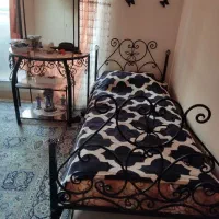 تخت و میز آرایش فرفوژه در حد نو