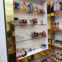 ویترین عطر و بدلیجات