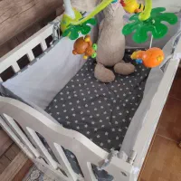 تخت کنار مادر