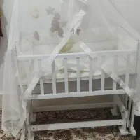 گهواره  کشویی کنار مادر