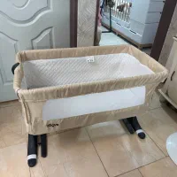 تخت کنار مادر زویه