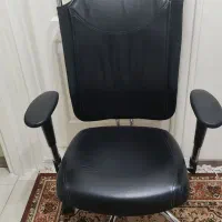 صندلی اداری و مطالعه
