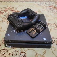 وps4 اسلیم 1tb با دودسته و شارژر پایه با ۱۰ بازی