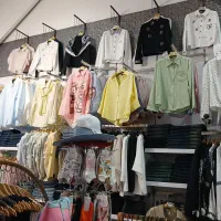 فروش تمامی اجناس و دکوراسیون بوتیک دخترانه و زنانه
