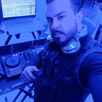 دی جی حرفه ای با بیش از ۱۰۰۰ اجرا