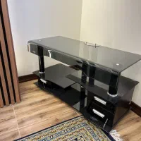 میز تلویزیون شیشه‌ای