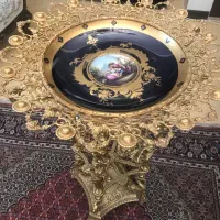 میوه خوری کنار سالنی