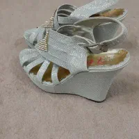 کفش و پوشاک