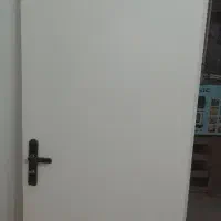 یک عدد درب حمام