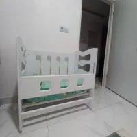 تخت کنار مادر