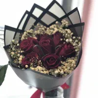 دسته گل ۷ تایی و ۲۰ تایی رز با قیمت استثنایی