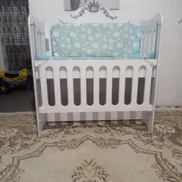 تخت نوزادی تاج دار