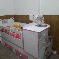 تخت نوزاد نوجوان