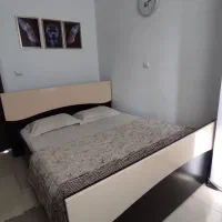تخت خواب همراه تشک ومیز آیینه