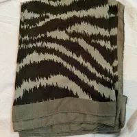 حراج انواع شال و روسری ۲۰۰هزار