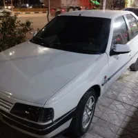 یک دستگاه پژو TU5سفید