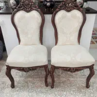 دو عدد صندلی سلطنتی
