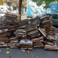 خریدار کارتون ،کتاب، کاغذ، مقوا ،