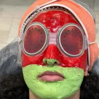نیازمندمدل برای پاکسازی صورت فقط هزینه مواد