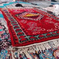 یک عدد فرش یا همون قالی دست باف