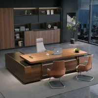 میز مدیریت اداری. عکس تزئینیست.