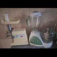 یک دستگاه مخلوط کن وغذاسازوچرخ گوشت