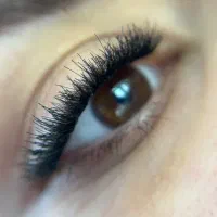 خدمات و اموزش تخصصی کاشت مژه
