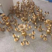 فروشنده و خریدار لوستر برنزی سالم و شکسته