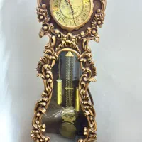 ساعت ایستاده کنار سالنی