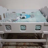 تخت کودک کنار مادر