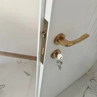 مرکز تخصصی نصب درب چوبی.کابینت.کمد