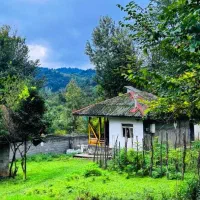 ۵۰۰ مترخانه محوطه کوهپایه ای بر آسفالت دردل طبیعت