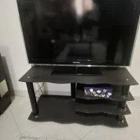تلوزیون و میز