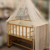 تخت گهواره کنار مادر