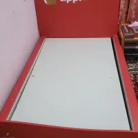 دو عدد تخت همراه با تشک در حد نو