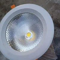 دوعدد چراغ پرتابی نما و ویترین