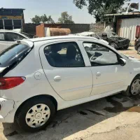 تصادفی پژو۷ ۲۰ فول با فرمان برقی و کروز مدل 99