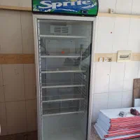 یخچال ایستاده و دستگاه سبزی خردکنی