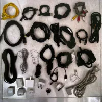تعداد ۳۰ عدد کابل USB و برق و شارژر و غیره