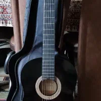 گیتار مشکی مارک لرنزو